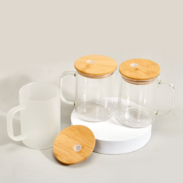 display-of-15oz-sublimation-glass-tumbler-with-handle-and-bamboo-lid