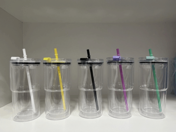 16oz Snow Globe Plastic Tumbler with Colored Lids & Straws 40pcs