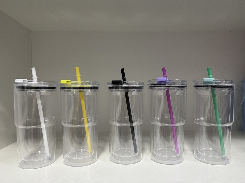 16oz Snow Globe Plastic Tumbler with Colored Lids & Straws 40pcs